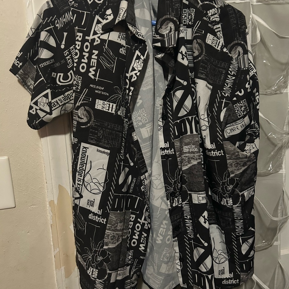 SHEIN Monochrome Graphic Button-Down Shirt